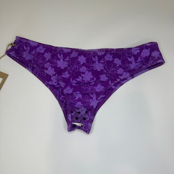 Aloe Aloe The Hipster Bikini Bottoms – Lanai Floral Purple Print, Size M & XL - Picture 4 of 8